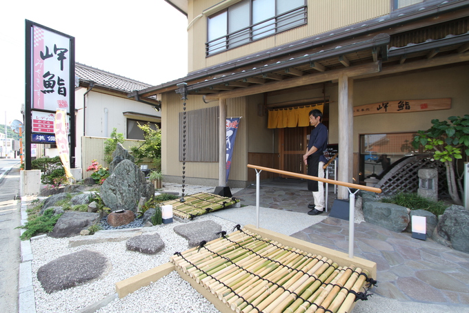 純和風の庭　　　技あり！竹を使った目隠し
